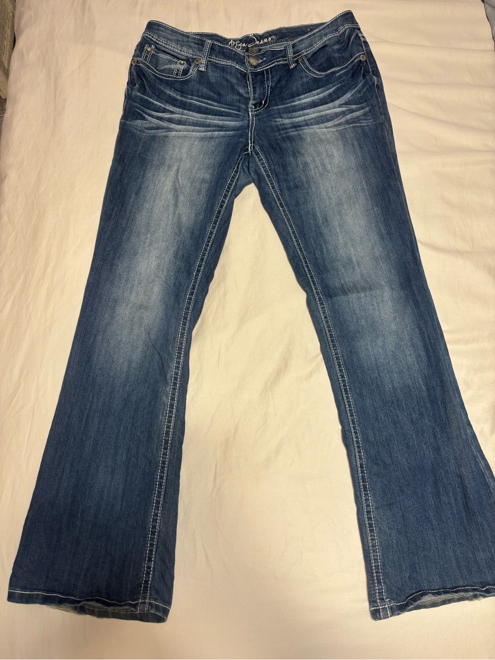 Ariya Jeans Juniors Girls Blue faded flare jeans 11/12 Short
